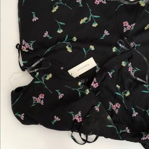 NWT✨Francesca's Floral Romper